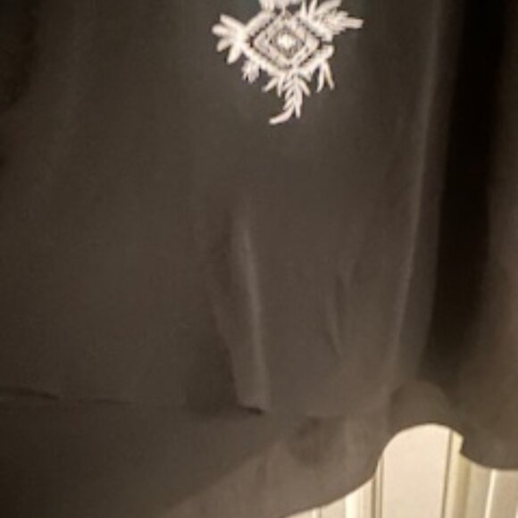 Calessa 2X Beautiful embroidered Women's Top NWT - Picture 6 of 6